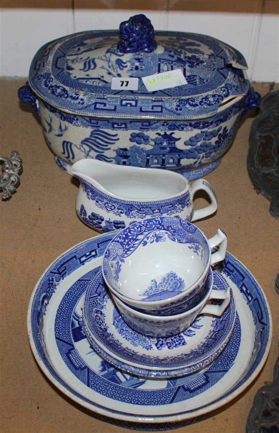 Various blue & white items - some Chinese